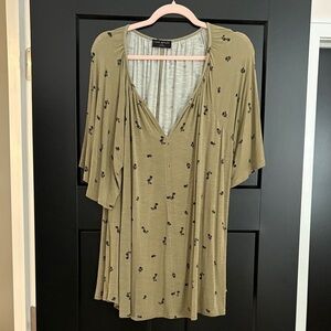 Lane Bryant (Plus Size)Olive Floral Tunic Top w/Black Flower Detail. Size 18/20